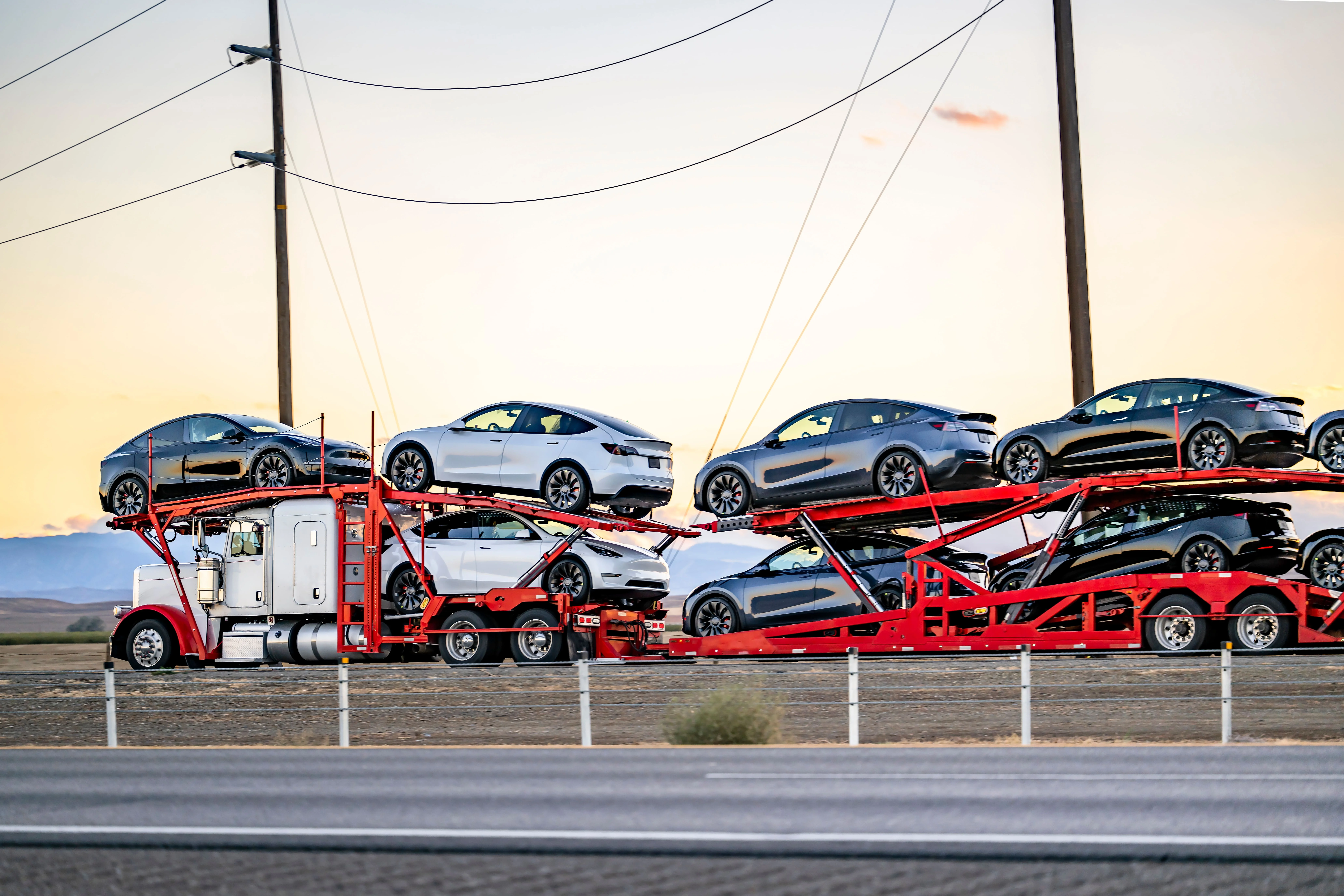 what is the difference between enclosed car shipping and open car transport